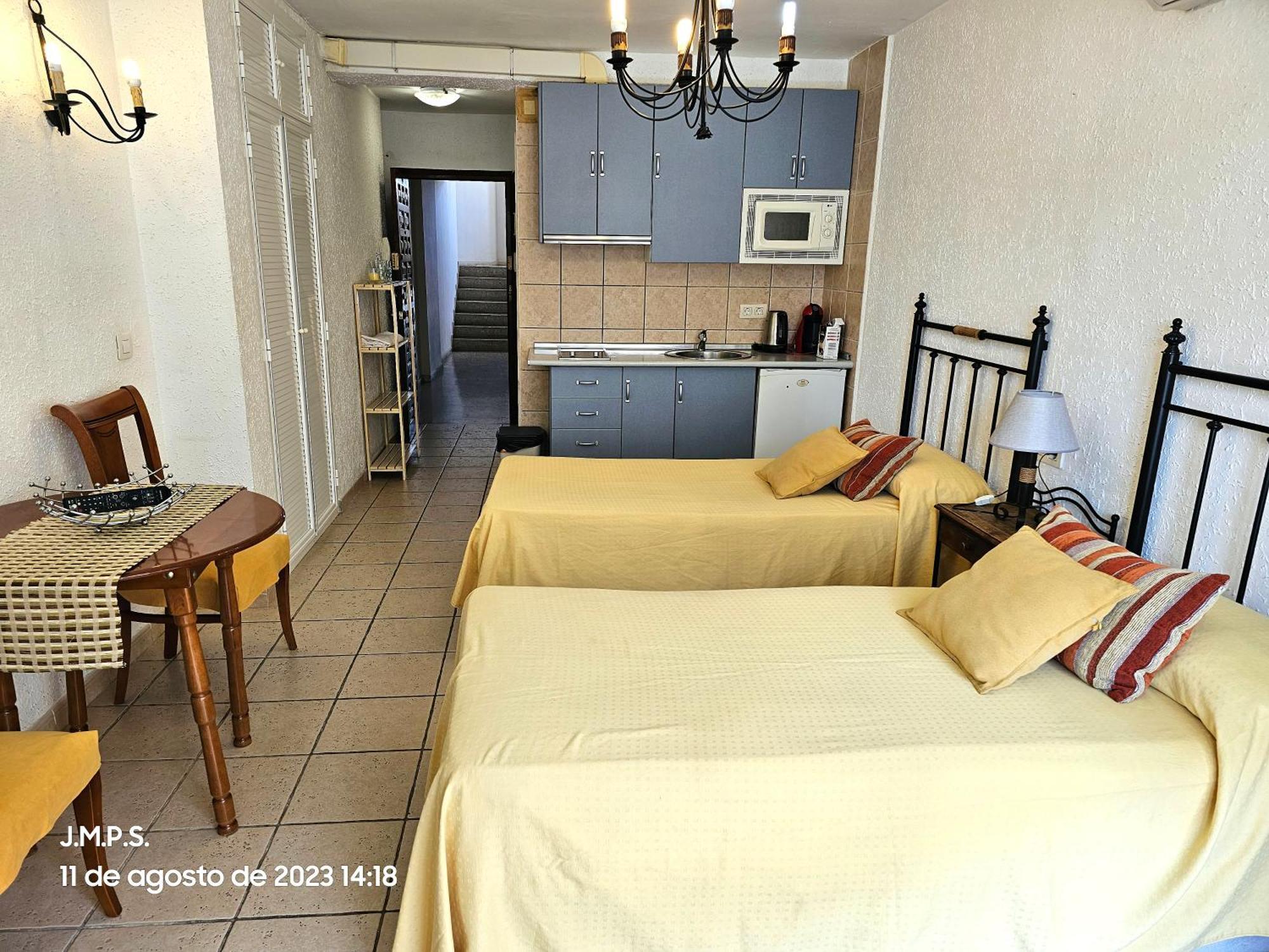 Estudio Acogedor Y Tranquilo En Zona Estupenda ฟูเอนฮิโรลา ภายนอก รูปภาพ